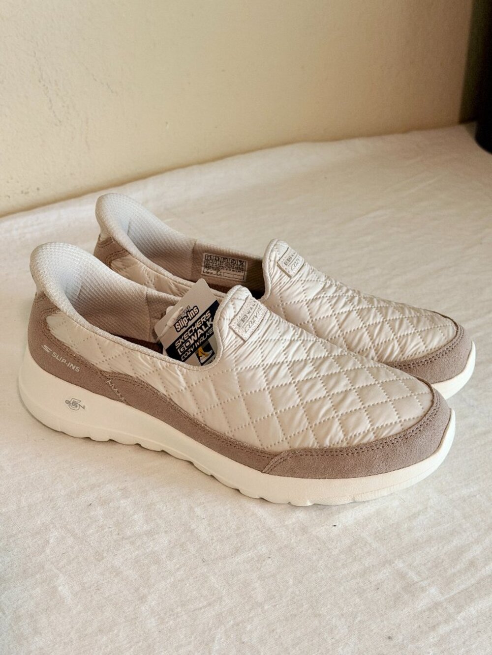 Skechers Women's Slip-ins Go Walk Joy - Cozy Fit Cozy Easy Sneaker Size 7.5 NEW